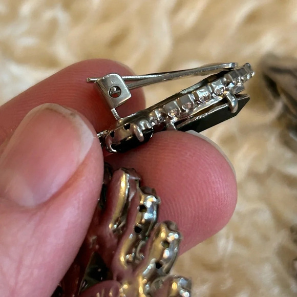 Green gemstone  clip on earrings - Picture 5 of 7